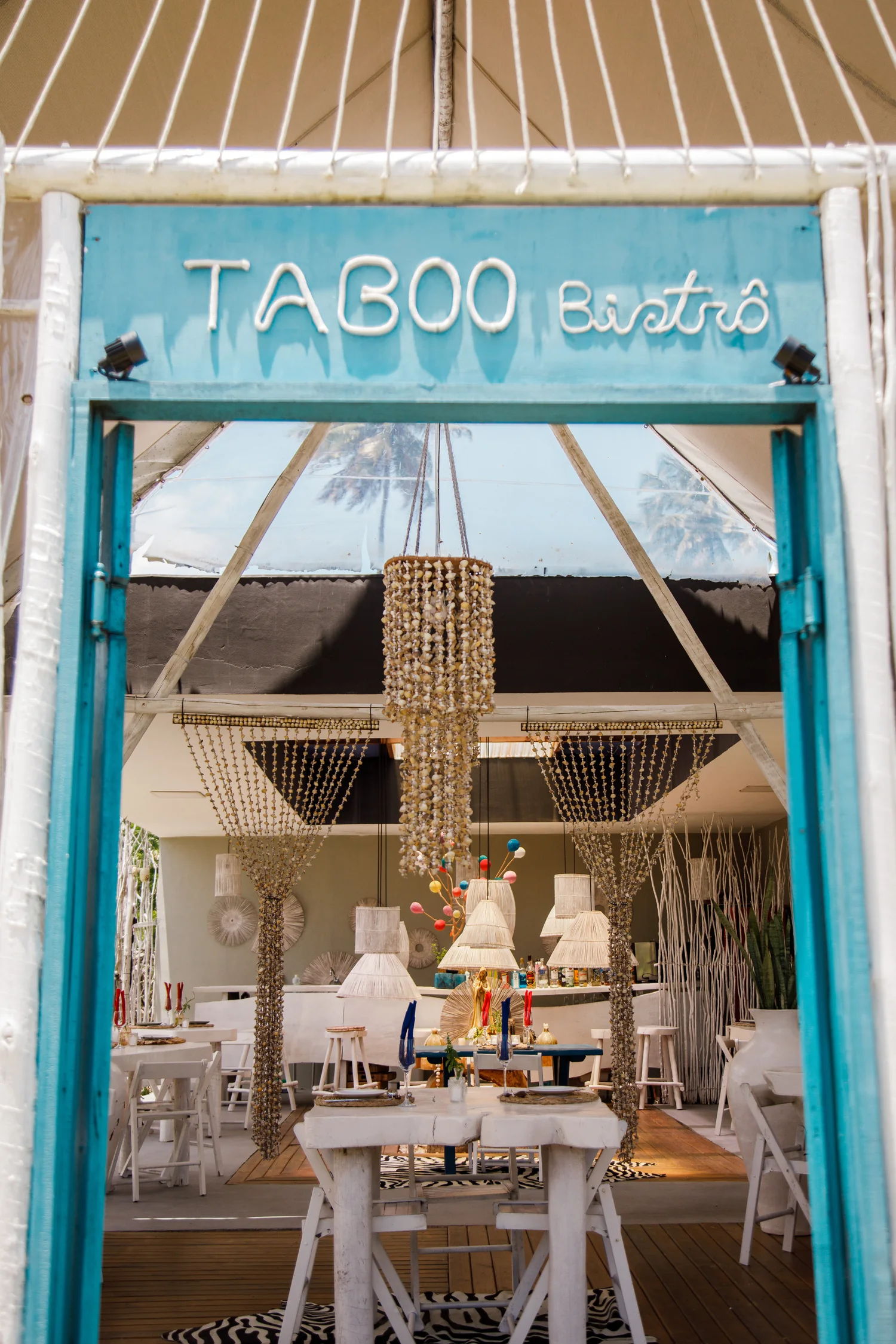 Entrada do Taboo Bistrô